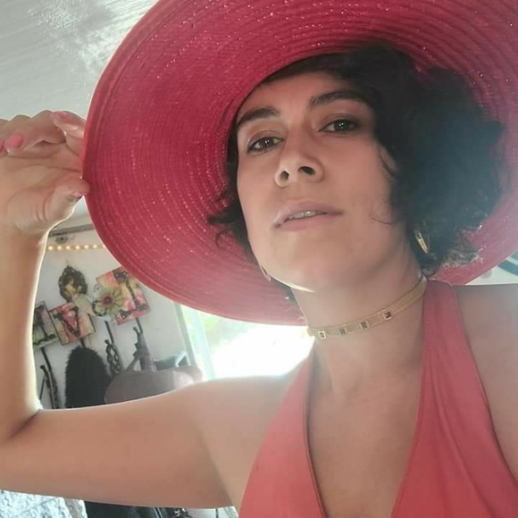 Poshmark - Picture 5 of 8